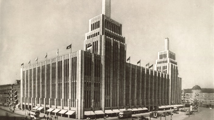 Kaufhaus Karstadt am Herrmannplatz  in  Berlin-Neukölln (Foto von ca. 1935)