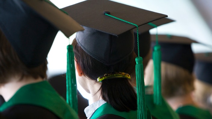 Absolventinnen der Universität Bonn mit Doktorhüten