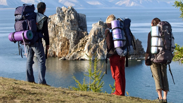 Rucksacktouristen am Baikalsee