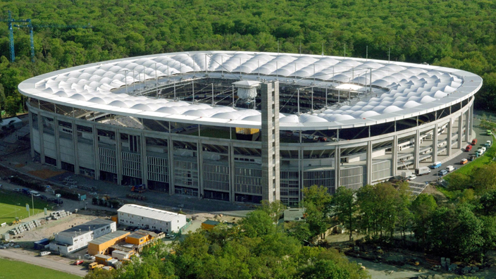 Blick auf die Commerzbank-Arena in Frankfurt am Main in einer Luftaufnahme