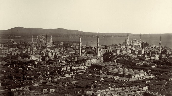 Schwarzweiß-Luftbild von Istanbul aus dem Jahr 1885