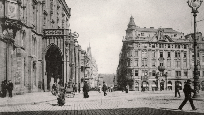 Prager Platz mit dem Oppelthaus.