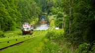 Ein Schiff auf einer der "schiefen Ebenen"