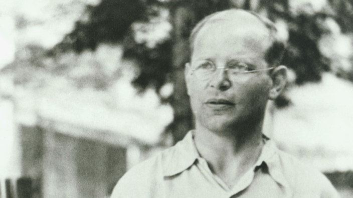 Fotografie des deutschen evangelischen Theologen Dietrich Bonhoeffer 