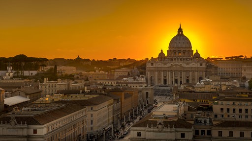 Petersdom vor Sonnenuntergang