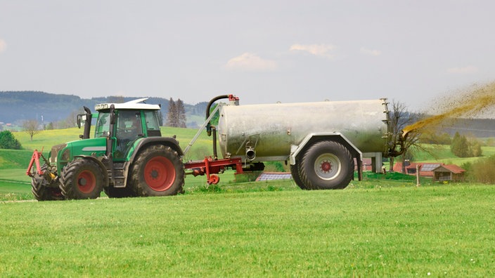 Traktor mit Gülle.