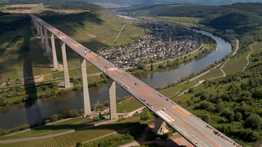 Die Baustelle der Hochmoselbrücke in Rheinland-Pfalz 