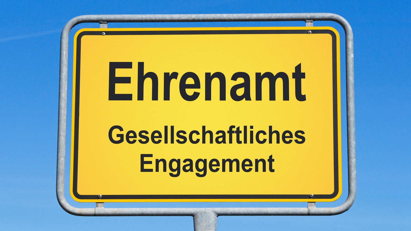 Ortseingangsschild mit der Aufschrift "Ehrenamt. Gesellschaftliches Engagement"